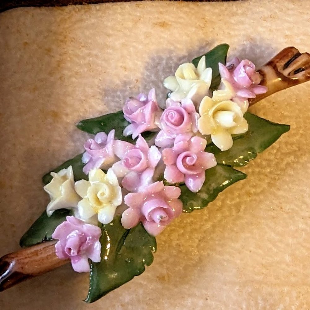 Vintage Capodimonte/ Porcellane D'Arte Brooch